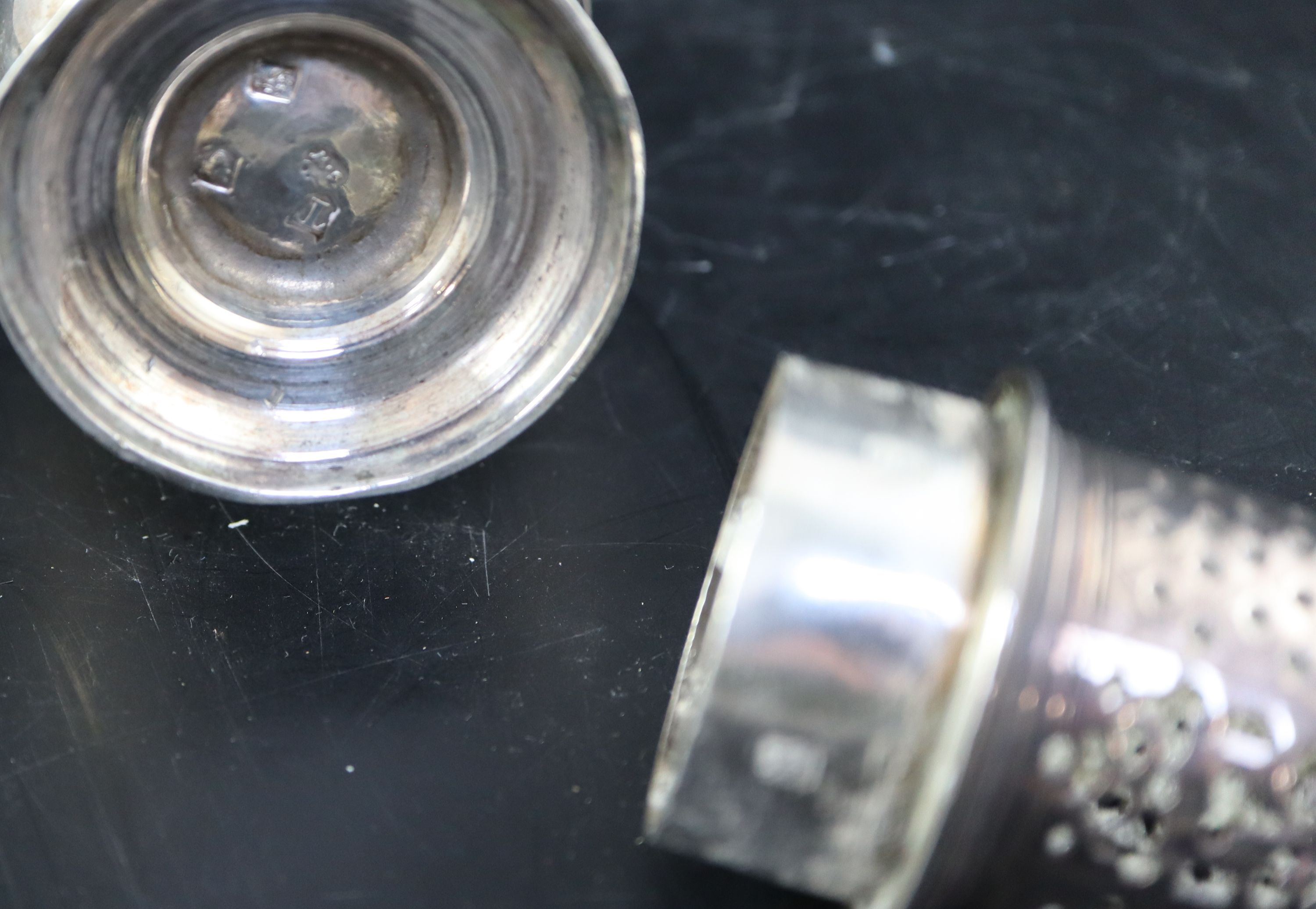 A George II silver baluster sugar caster, 16.1cm, 5.5oz.